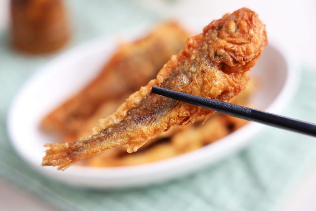 这种小鱼又鲜又嫩，好吃又便宜，学会这个做法，比外面做的还好吃