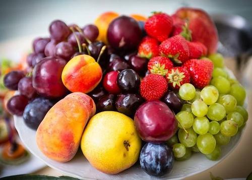 脸上长斑很难看？唯诺雅教你4招帮你有效祛除色斑