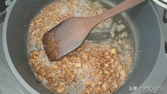 摆酒席设宴，客家人必备的一道酿香芋，酥香下酒，一层更比一层香