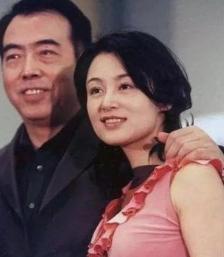 陈凯歌：一婚娶名门闺秀，抛弃同居女友倪萍，二婚娶小16岁的陈红