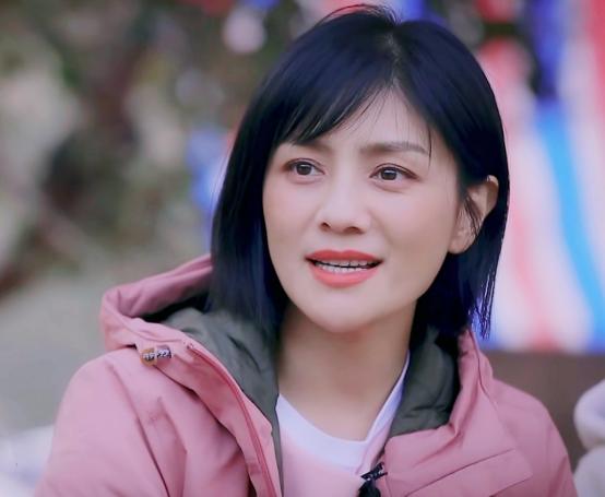 胡可算是娱乐圈当中最接地气的了吧，私下的样子太生活，真不做作