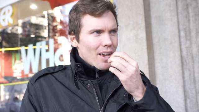 美国游客到中国，体验中国特色零食后嫌弃：这