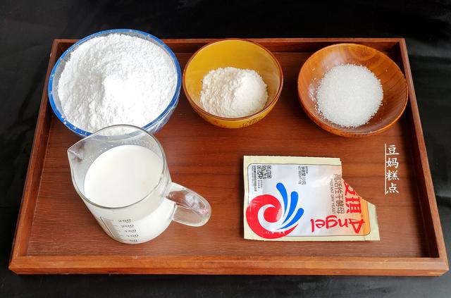 糯米早餐小饼，花2分钟，拌好面糊即成，软糯味美，冷了更香