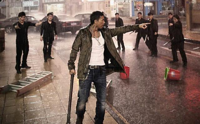 甄子丹身材绝了！57岁浑身肌肉，腹肌如搓衣板力压小鲜肉