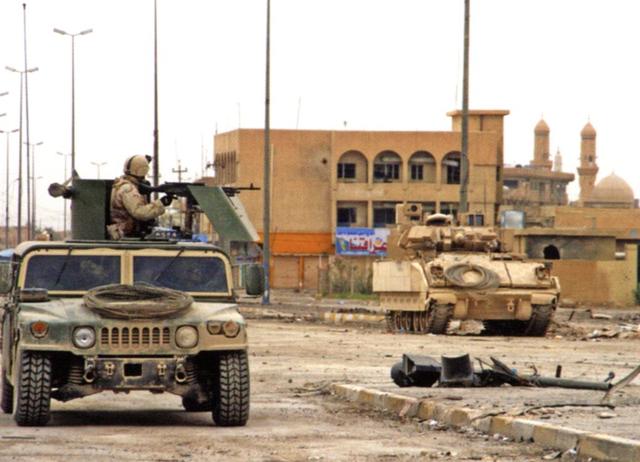 当代具有影响力的军事战术车辆，悍马越野车的