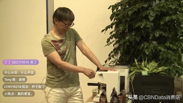 开豪车上下班、直播卖加湿器，搜狐张朝阳的双