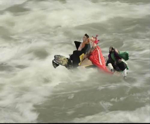 唐僧师徒通天河遇鲤鱼精 观音菩萨不着衣妆前往