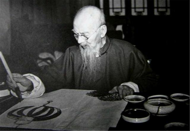齐白石只画一个牛屁股，凭什么能卖1000万？专家：放大看才明白
