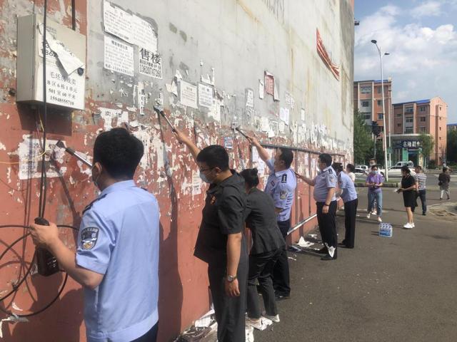 蛟河法院：服务进社区，清理小广告