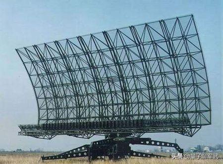 军舰千里眼，向航母投掷一枚石子，雷达会扫描到吗？