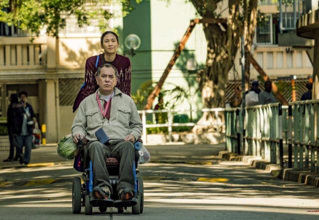 香港演员黄秋生，落叶归根回英国？网友：早就被封杀到无路可走了