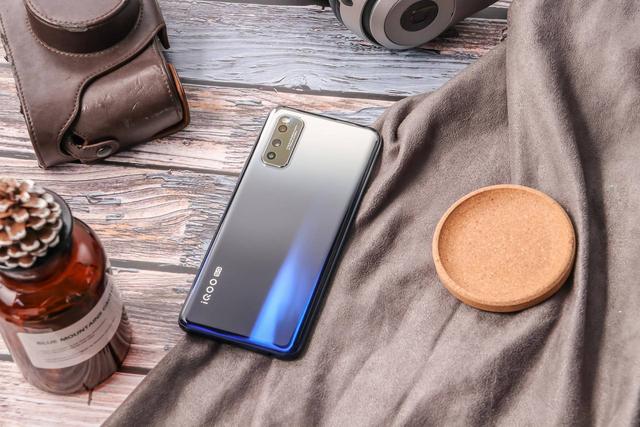 小米10pro值得购买吗？或许“隔壁”iQOO Neo3更加值得