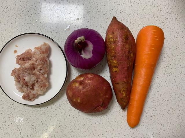 土豆别炒着吃，换种新花样，外酥里嫩咬一口满嘴酥，比吃炸鸡过瘾