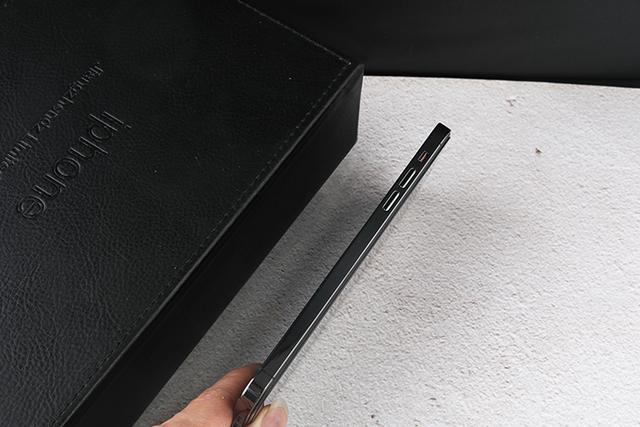 重量仅184g！全球首款碳纤维版iPhone 11 Pro面世，定价高达13888