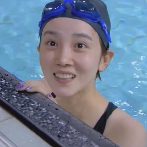有种身材叫陈小纭，游泳比赛换好泳衣出场，于