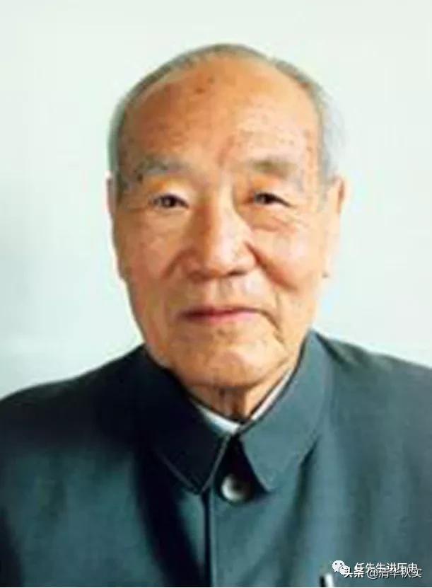 唯一两次发动起义的国军名将，建国后，没有军衔却官至副国级