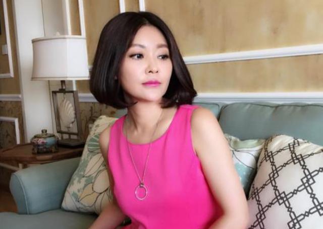 央视名嘴离职做网红？王小骞发福难认，丁克15年41岁高龄意外怀孕