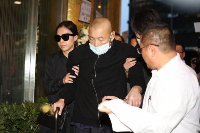 刘鸣炜净身出户，股份全卖给甘比，其实刘銮雄