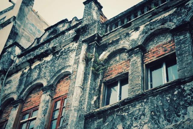 这个夏天值得去的滨海小城，海景秒杀海南厦门