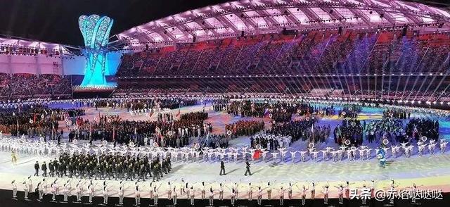 屠呦呦：新冠早期症状与疟疾相似。那5名美军士