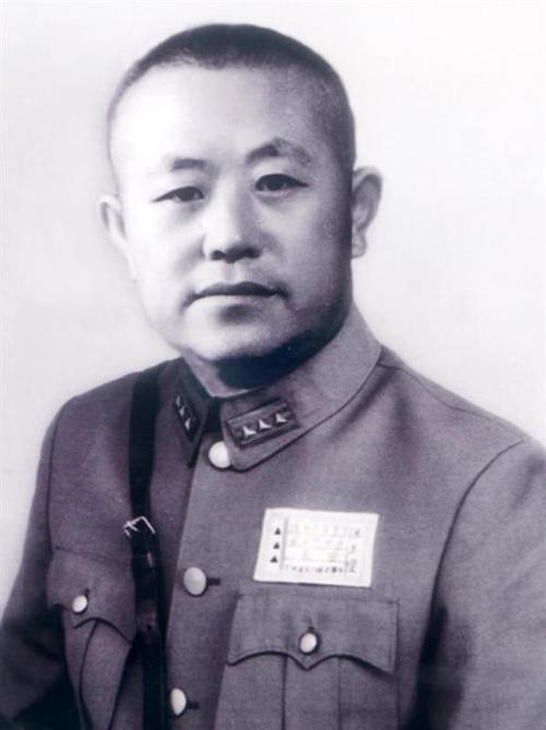 During The Xi An Incident He Led People To Pursue And Captured Chiang