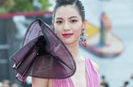 Red carpet contends for film festival of the 76th Venice Zhong Chuxi of colourful Ni Ni wears deep V