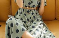 Wave dot dress good-looking wave selects what color dress collocation skill
