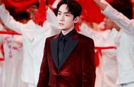 TFBOYS of mount of 31 years old of Zhu Yilong, wear velvet business suit together, bit more however