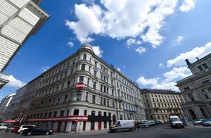 Austrian premier Fayiman announces resignation