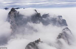 The cliff with the most magical Mount Hua is engraved, 