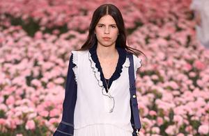 The languid lazy style of series of Tory Burch fas