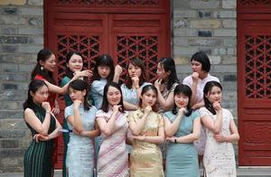 Nanjing undergraduate passes through wind of the Republic of China pats characteristic graduation to