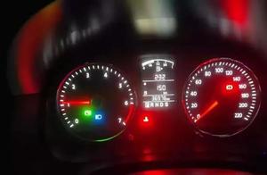 Masses Lang Yi is on the road of travel, lamp of a