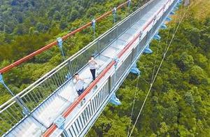 Long promote: Suspension bridge of the longest gla