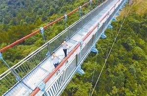 Long promote: Suspension bridge of the longest gla