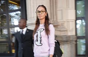 The skirt outfit of summer is fastened first anxio