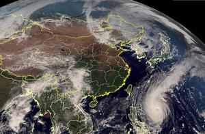 High-definition satellite cloud atlas views the wo