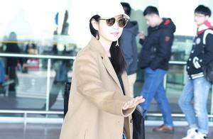 Chen Yan of stamp collecting goddess hopes to show body airport coat to match knickers show to grow