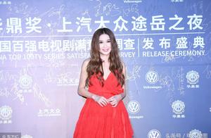 Award of the 24th China vessel: Red of a suit of glow of lukewarm green jade grows skirt to appear s