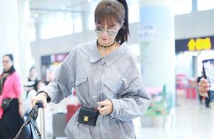 Shen Mengchen and parents wear shirt knickers beau