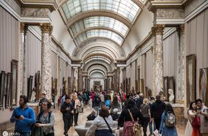 Photography: Walk into palace of French Lu float