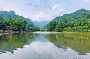 Jiang Gu presses down willow, in dim lights, listen to rain to look river