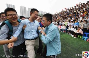 2200 people pat super graduation to illuminate wit