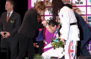 Gold of champion of Chinese Olympic Games by black