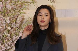 Goddess Quan Zhixian is reincarnate and overbearin