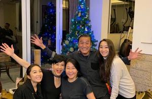 Liang Jiahui's daughter is carried handsome male friend has come home the Christmas, the family hap