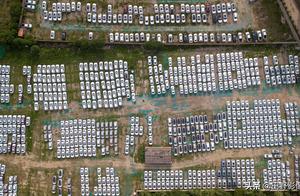 Xi'an shows a car near one crossroads " graveyar