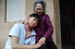 Mom is accompanied read rental room to explode sud