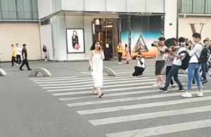 The street that uncover secret takes full course, ten cameraman neat go into battle, occasion is gra