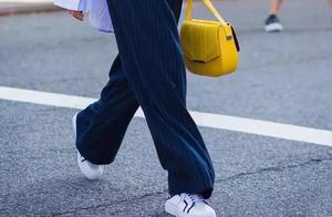 Broad leg pants is so modern! Wear build should keep away from shoes of these 3 pairs of black a lis